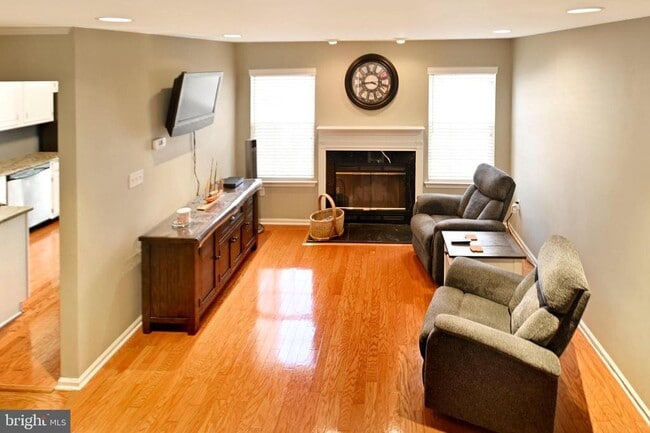 Photo - 110 Treymore Ct