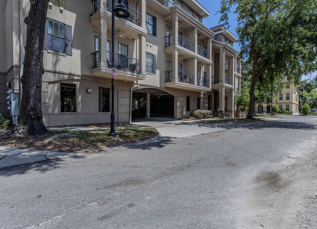 LOCATION. LOCATION. LOCATION. 2BR/3BA Cond... - LOCATION. LOCATION. LOCATION. 2BR/3BA Cond... Apartment