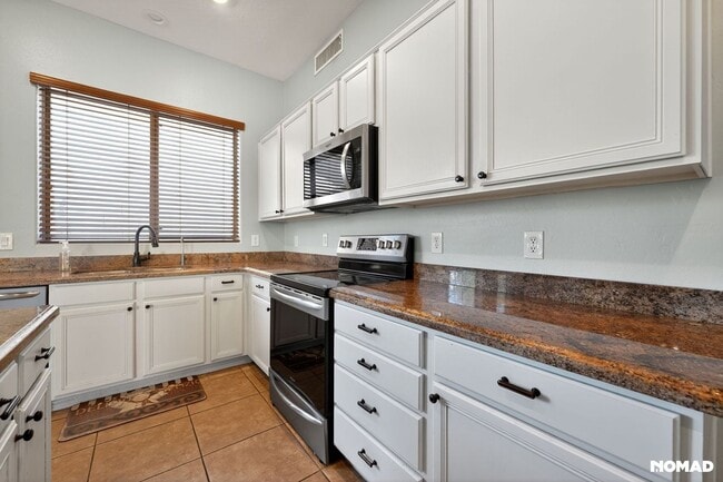 Photo - 1706 E Commerce Ave