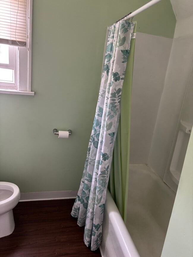 Building Photo - 2747 La Salle Ave Unit Lasalle AVE