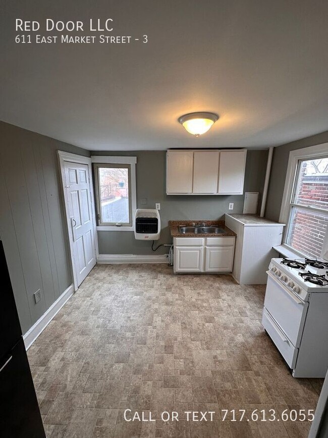 Photo - 611 E Market St Apartment Unit 3