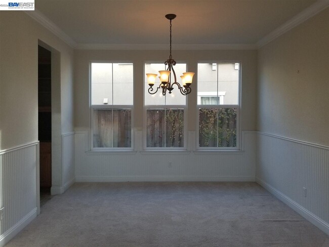 199 N Alta Dena St