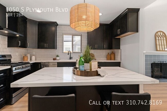 1050 S Plymouth Blvd