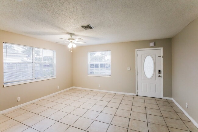 Photo - 425 SW 74th Ave