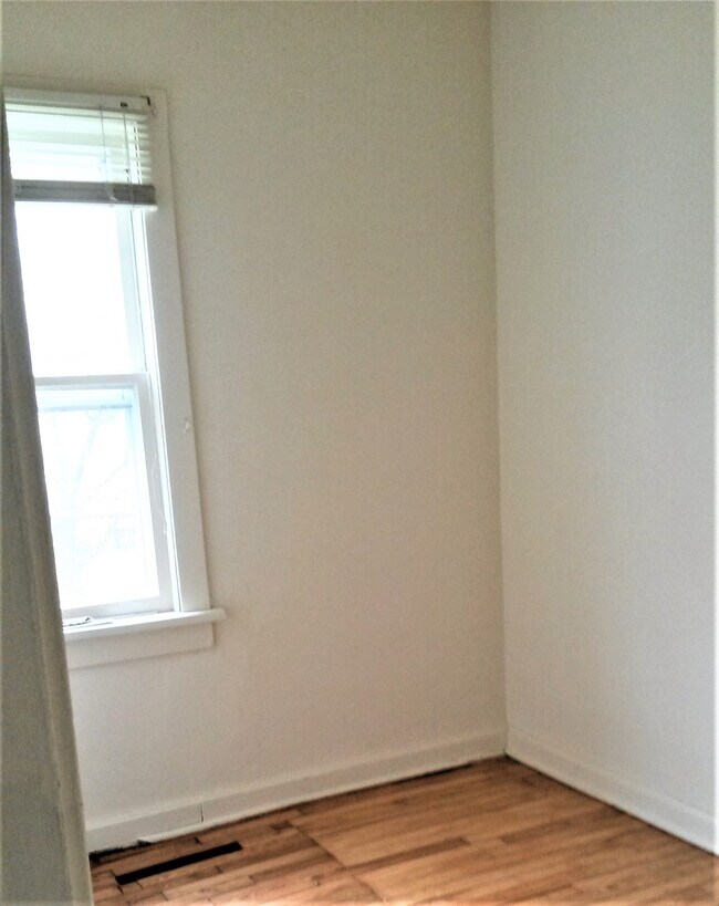 3702 Hillcrest Dr Apartments Unit B Madison, WI