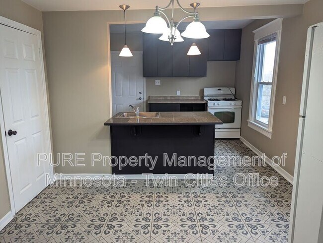 Photo - 605 Van Buren Ave Unit 4