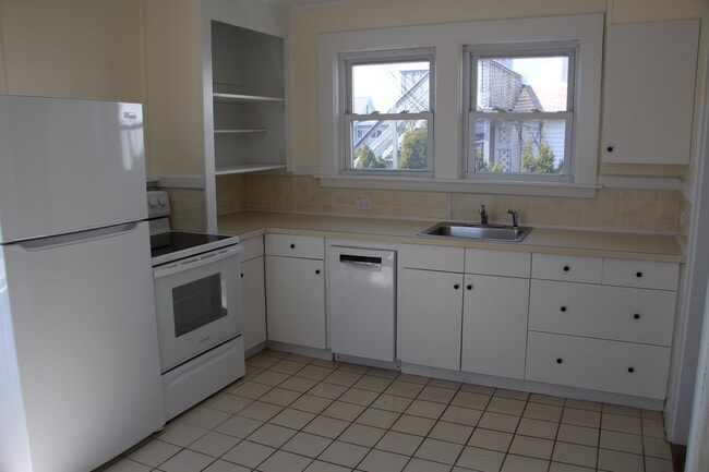 Eat in Kitchen - 5 Allen Ct