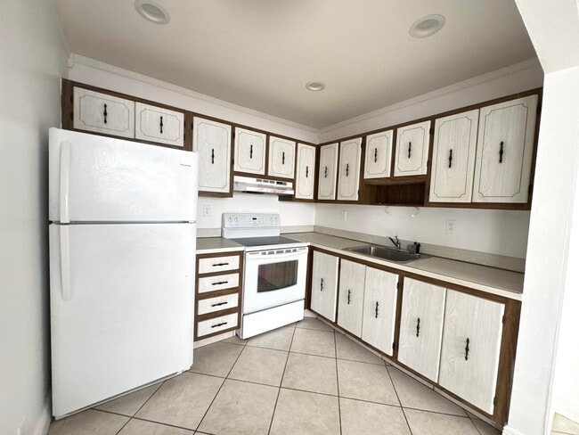 Photo - 80 Normandy Ln