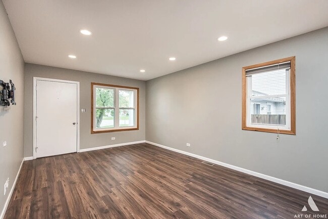Photo - 521 Milton Dr