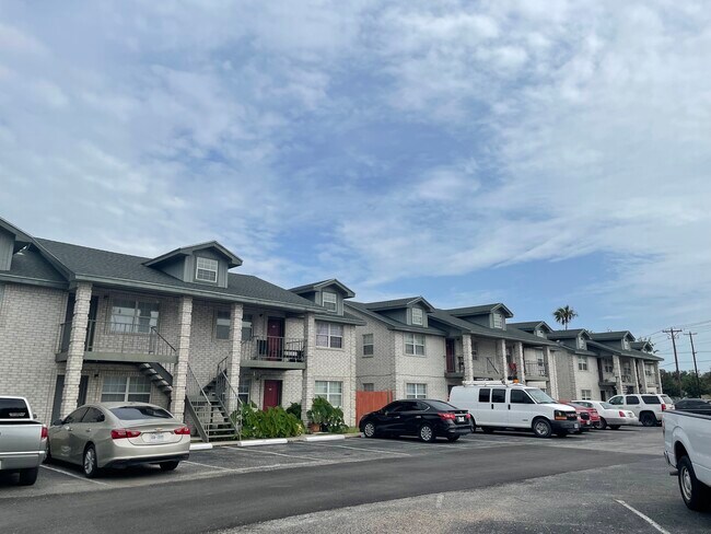 West Oak Apartments