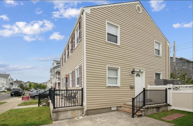 Photo - 303 N Wilson Ave Unit B