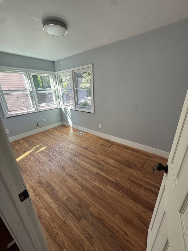 Building Photo - 26 Tyler St Rental