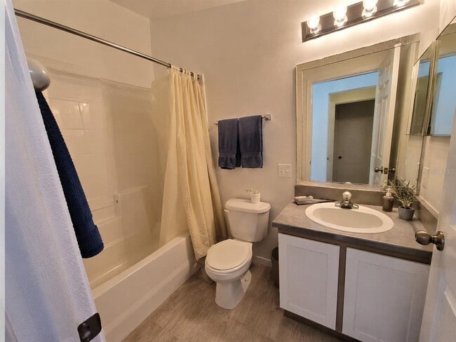 Photo - 944 Lockbreeze Dr