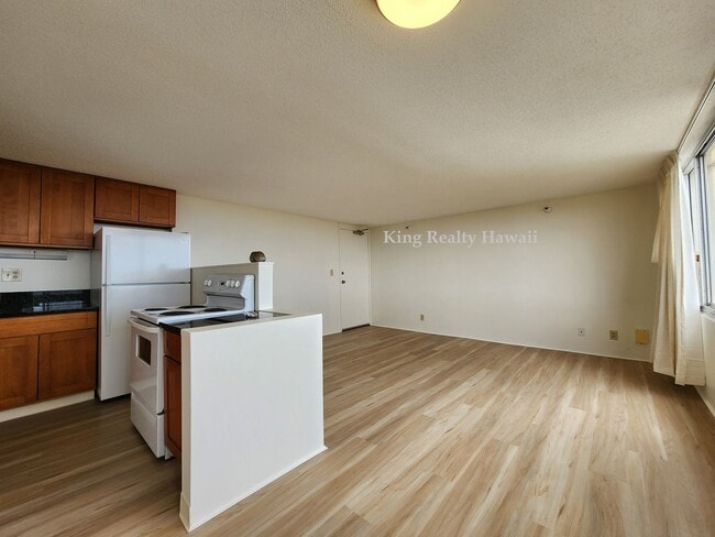 Building Photo - **Upgraded 1 br / 1ba Great Views,W/D in u... Unit 2502A Rental
