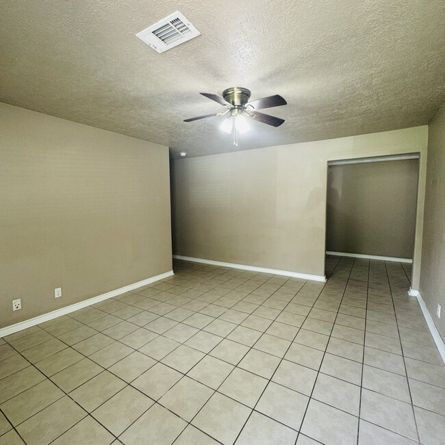 Photo - 2275 Beverly St