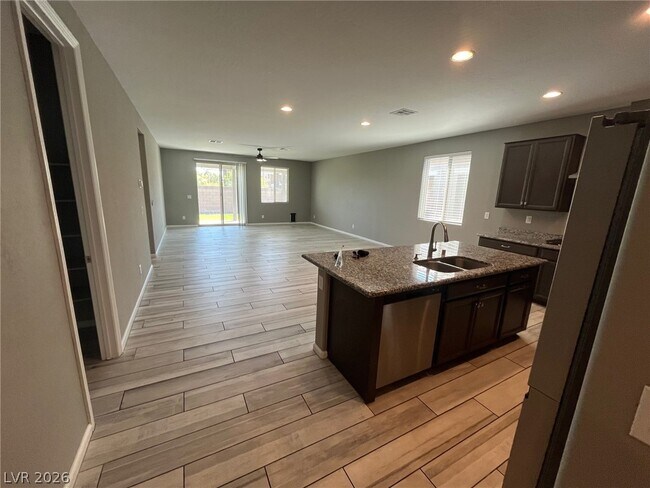 Photo - 6016 Bugsy St