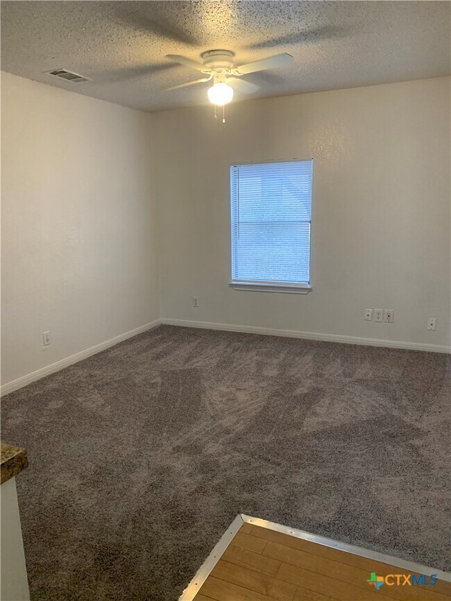 Photo - 116 W Stacie Rd