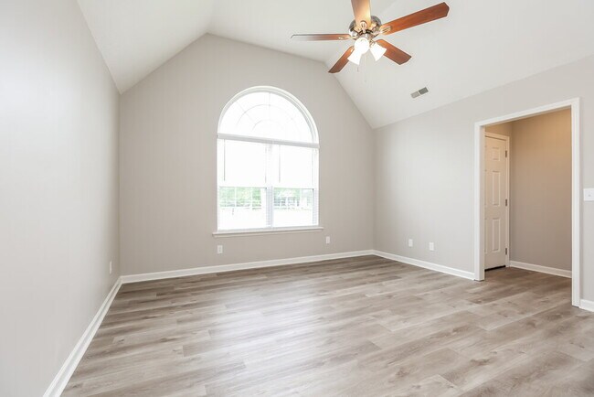 Photo - 1912 Guildford Dr