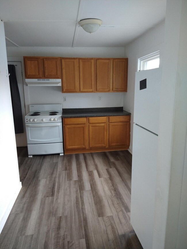 Building Photo - 32 Broad St Unit #3