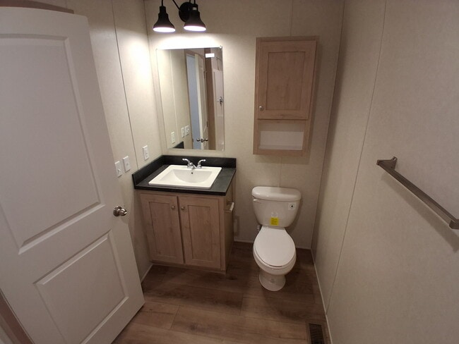 Photo - 5895 Georgia