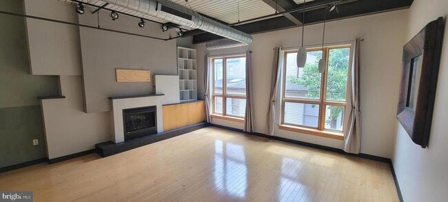 Building Photo - 75 Maple St Unit 202