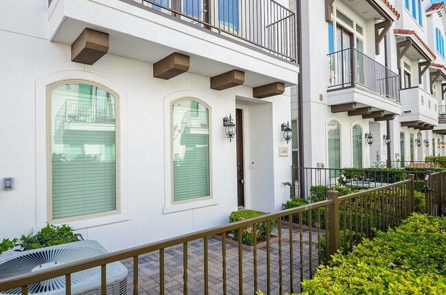 Photo - 1245A Bonner St