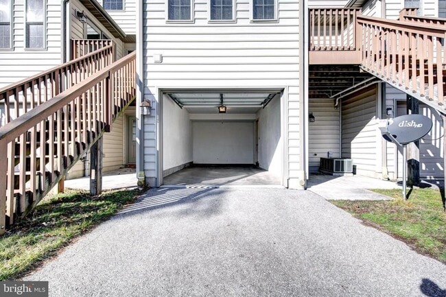 Photo - 689 E Walnut St