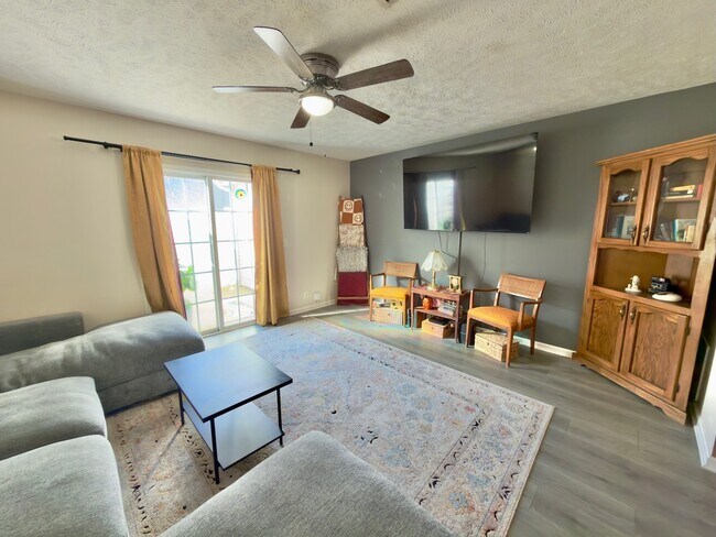 Photo - 1307 Amsterdam Ct