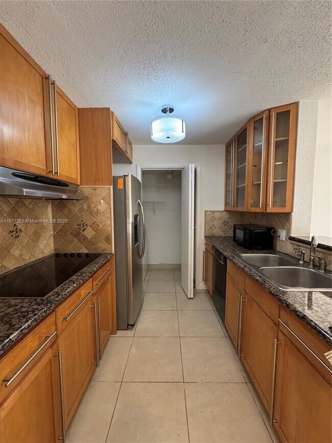 Photo - 875 Riverside Dr Unit 713