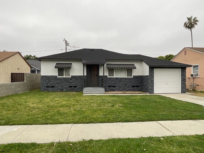 House - 3 Bedrooms / 1 Bathroom - Norwalk - House - 3 Bedrooms / 1 Bathroom - Norwalk