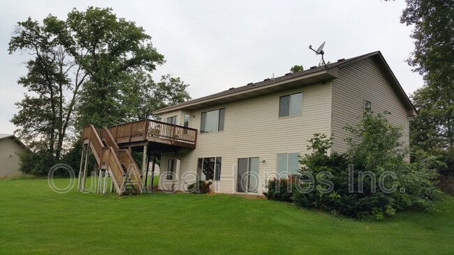 Photo - 1778 Klondike Dr NE