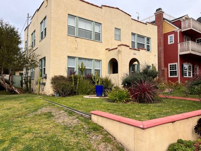 Building Photo - 227 Ave F