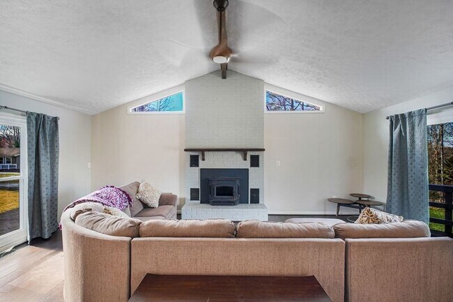 Photo - 306 Happy Creek Rd