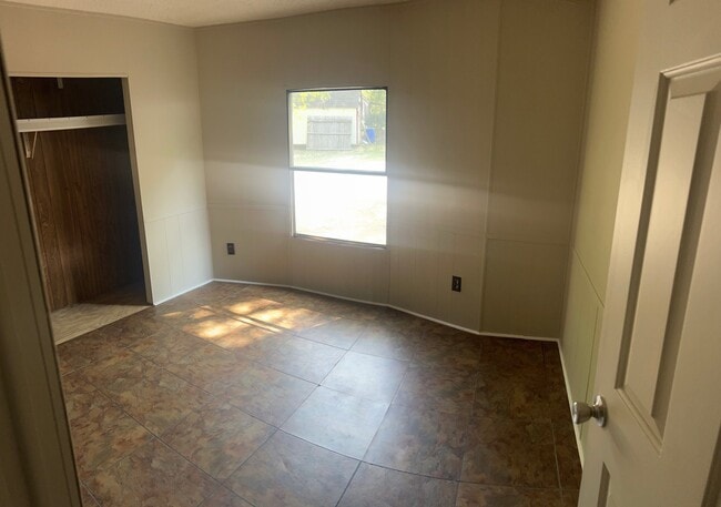 Photo - 1370 Yorkshire Ln