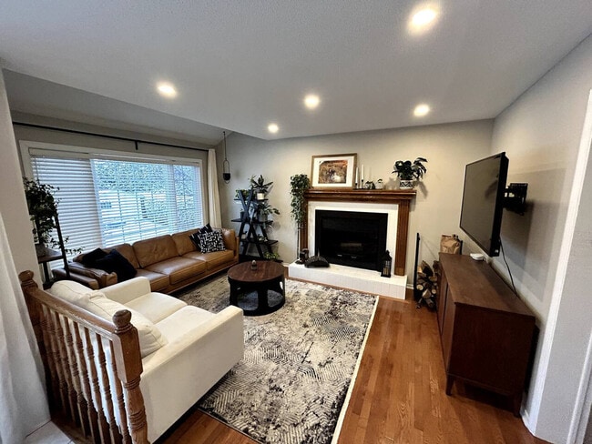 Building Photo - 1232 Joseph Drouin Ave