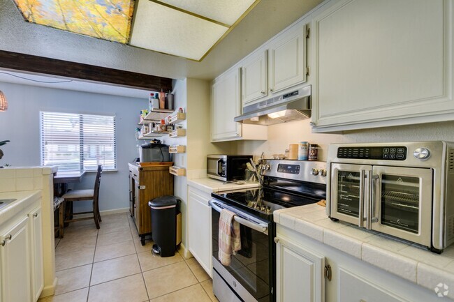 Building Photo - Cute and Cozy 2-bedroom 2-bathroom Townhom... Rental