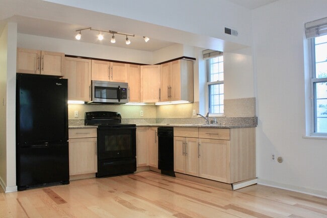Photo - 2114 N St NW Unit 16