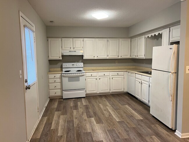 Photo - 382/384 Catherine Unit 384