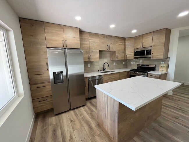 Photo - Large 6 bed 3 bath House on East Falls! Co...