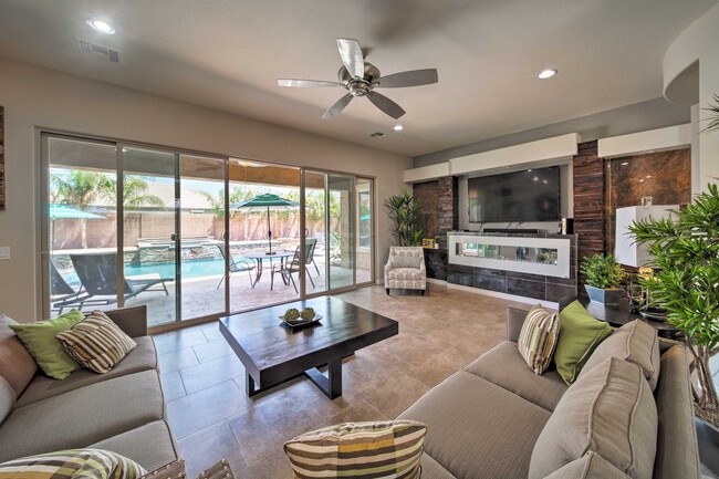 Building Photo - 18504 W Paradise Ln Unit SI ID1546033P