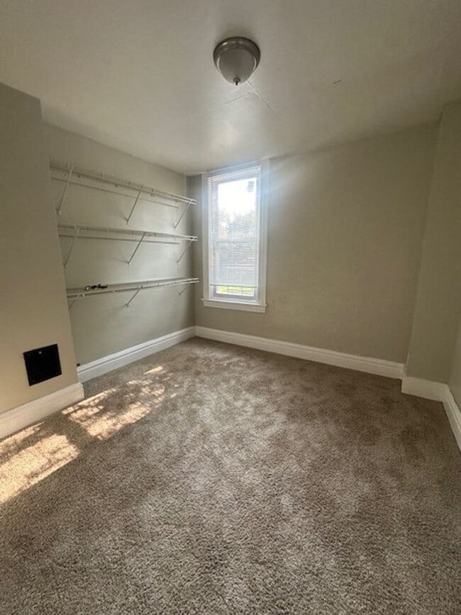 Photo - 4 Bed, 2 Bath in Oakland- Available Aug 1-...