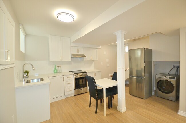Photo - 102 Belmont Av Unit Lower