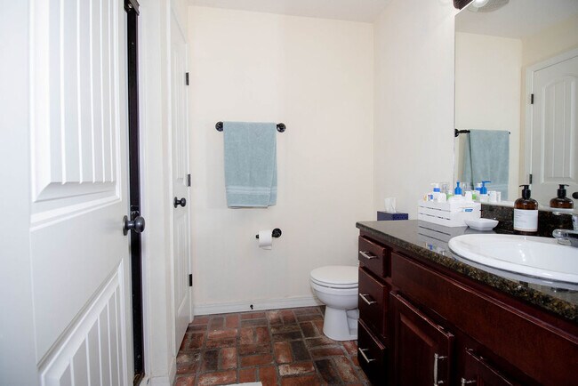 Photo - 940 S National Ave