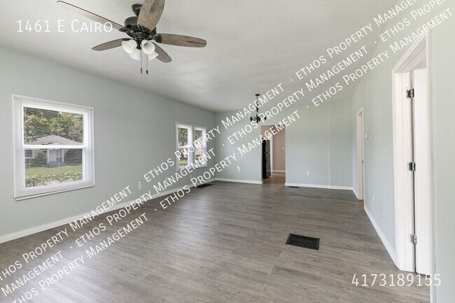 1461 E Cairo-