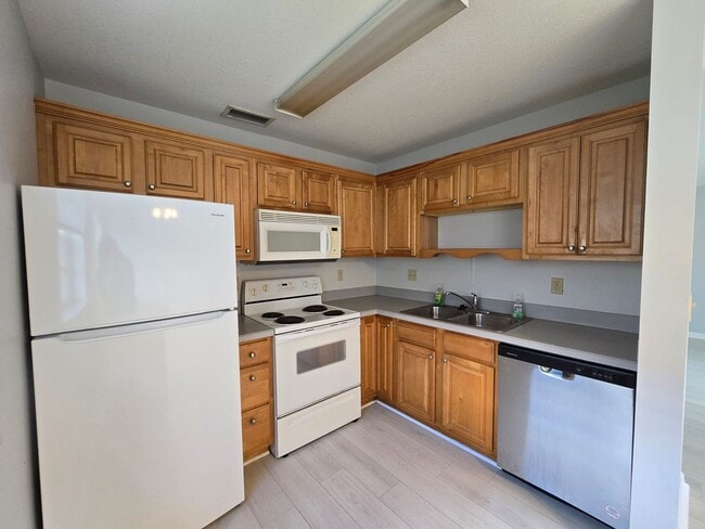 Photo - ANNUAL RENTAL - 55+ COMMUNITY 2/2 IN VISTA ROYALE