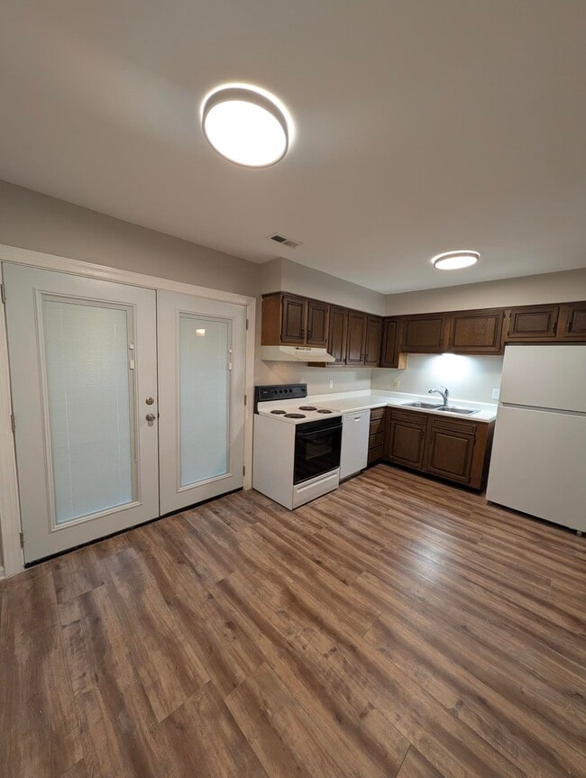 Photo - 733 Branniff Dr