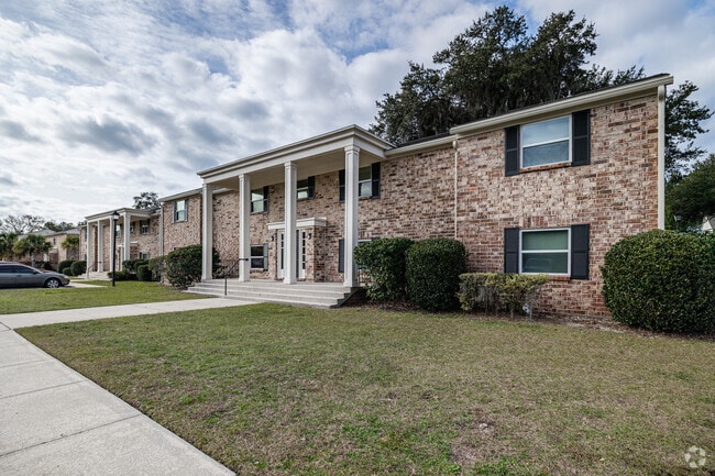 Eastwood Oaks