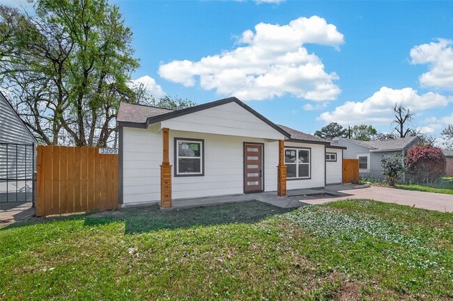 Photo - 3209 McCrarey Dr
