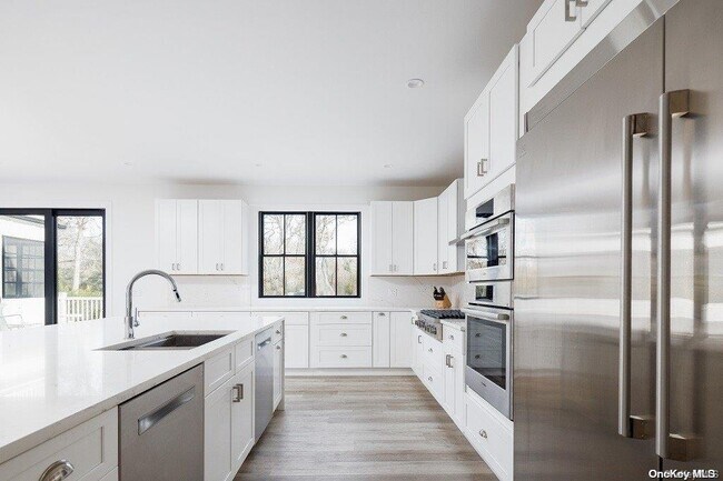 Photo - 650 Pine Ave