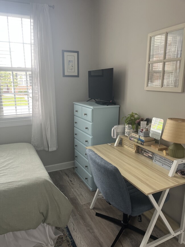 Photo - 323 Monlandil Dr